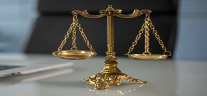 一直开车撞到人怎么办赔偿